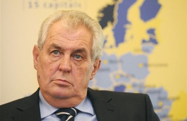 Сьогодні в Празі «червоні сорочки» спробують відправити у відставку президента Земана