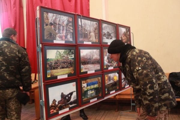 «Крила Фенікса» відкрили благодійну виставку у бердичівському Будинку офіцерів