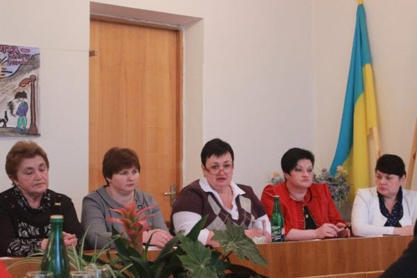 Пелюстки «білої ромашки» кружляють над нами, рятуючи нас…