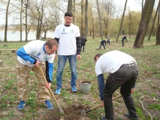 Активісти “Патріотичної партії України посадили сорок дерев в Бердичеві