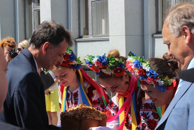 У четвер, 14 липня, над Бердичевом раптово замайоріли Ізраїльські прапори Осінні традиції Бердичева