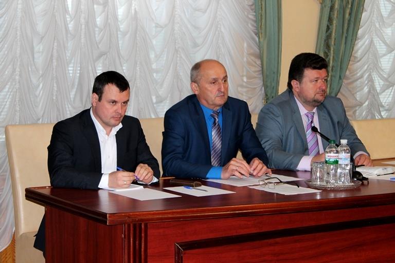 В Житомирском областном совете БПП и радикалы совещались: медикам и больным приготовиться ширма