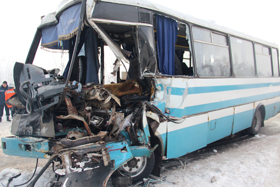 Пасажири автобуса, який потрапив в аварію на Житомирській трасі, отримають грошову допомогу дтп