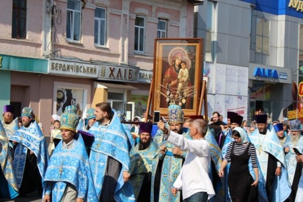 До Свято-Миколаївського собору міста Бердичева урочисто прибула Святогірська ікона Божої Матері. ФОТО