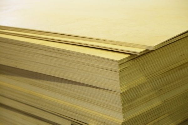 Особенности производства и преимущества влагостойкой фанеры ФК