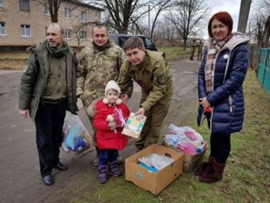 Артилеристи привітали школярів на Донеччині зі святом Миколая
