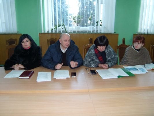 Люди в шубах і куртках на засіданні казали про розвиток медицини в Бердичівському районі
