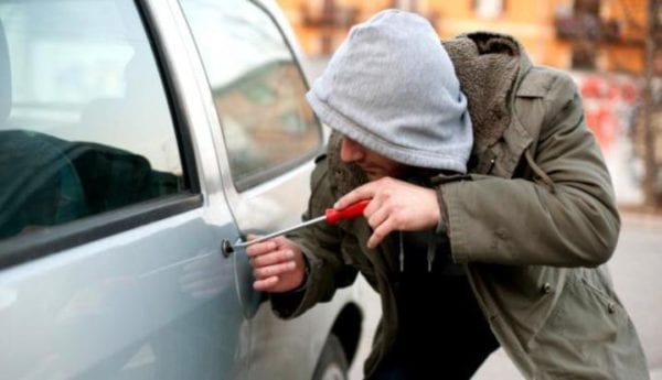 Чоловік викрав автомобіль, бо не вистачило грошей на квиток, щоб дістатися до Любара