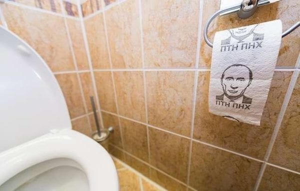 В Министерстве Великобритании заметили туалетную бумагу с лицом Путина путин