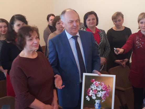 У Бердичеві члени виконавчого комітету привітали свою колегу з виходом на пенсію