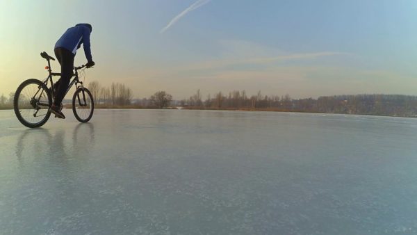 Рятувальники попереджають бердичівлян про небезпеку тонкої криги зима