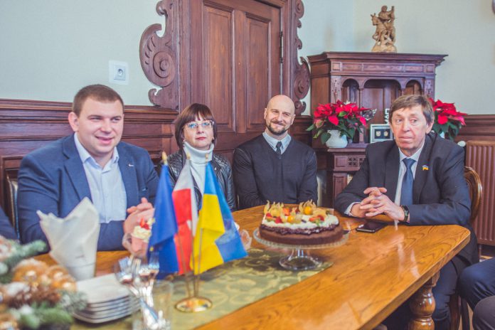 явор