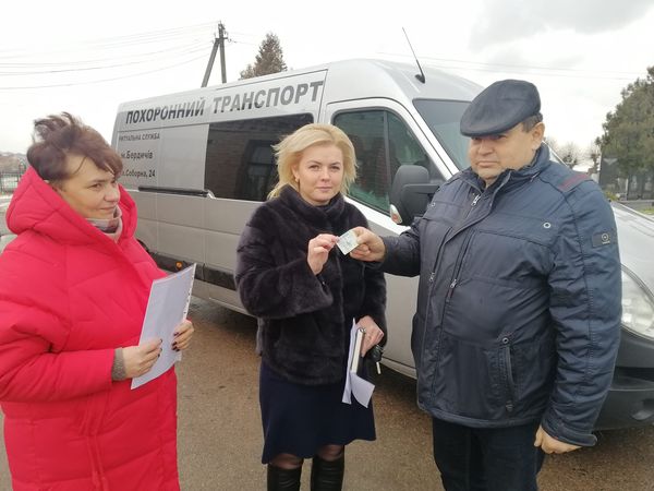 Міське кладовище Бердичева отримало новий катафалк на базі «Рено» кладовище Бердичів