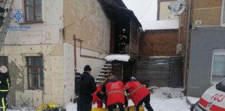 У Бердичеві під час ліквідації пожежі у квартирі врятовано чоловіка пожежа