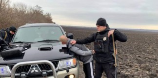 «Mitsubishi Pajero» від погоні не втік – дуже злі “копи” були вкрав авто