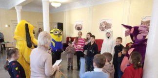 Святий Миколай розважав дітей, батьки-герої яких на небі Діти