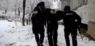 В Бердичеві колишній зек вдерся до чужого будинку, вибивши двері та ледь не забив до смерті господаря і його малолітнього сина! поліція