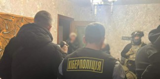 Затримали банду, що крала гроші під виглядом держдопомоги Кіберполіція
