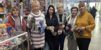Понад 500 пар шкарпеток зв’язали бердичівські волонтерки волонтери