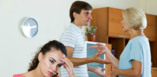 Батьки проти чоловіка: як упоратися з сімейним конфліктом батьки