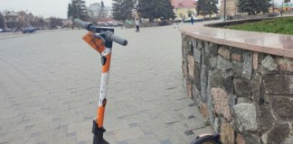Поліція зможе карати водіїв самокатів у Бердичеві: підписано закон електросамокат