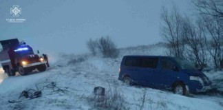 Сім автівок врятували бійці ДСНС на Бердичівщині рятівники