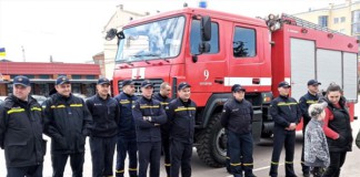 В Бердичеві на спортмайданчику застрягла головою у тренажері маленька дитина ДСНС