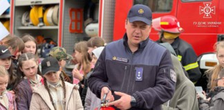 У Бердичеві грали та виховували разом з пожежними Пожежні