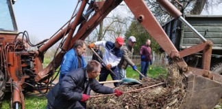 Традиційна толока пройшла на кладовищах міста Бердичева Толока у Бердичеві