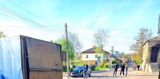 ДТП у Бердичеві: від удару вантажівка перекинулася ДТП