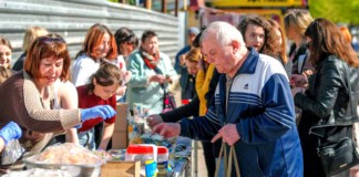 У Бердичеві на благодійному ярмарку вторгували 14 тисяч гривень Люди