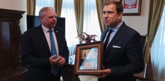 Сергій Орлюк вручив Подяку меру побратимського міста Явір Еміліану Бері Явір