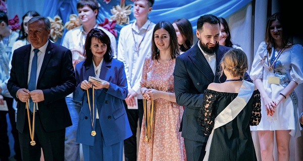 Нагородження випускників у Бердичеві