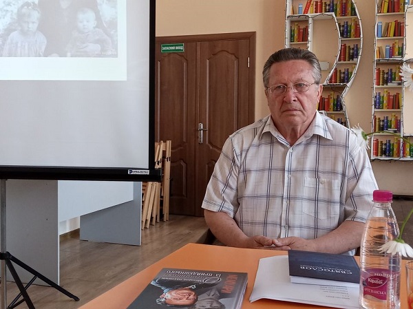 Михайло Пасічник у міській бібліотеці Бердичева