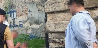 Шахрай гарантував перехід кордону, брав кошти та зникав шахрай