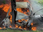 ДТП на грані: після того як автомобіль злетів з дороги, він загорівся дтп