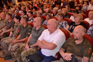 військові