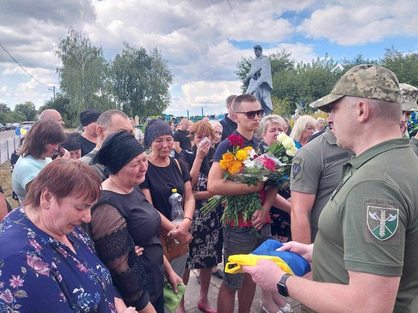 Швайківська громада провела в останню путь мужнього воїна, вірного сина Україна Ігоря Гусара