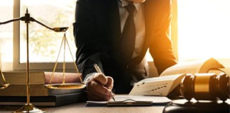 У Бердичівському районі два винахідливих тракториста шукають гроші на адвокатів Адвокат по кредитам