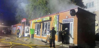 На Червоній горі спалахнув магазин “Жменя”, жертв нема Пожежа у магазині