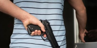 Бердичів: чоловіка, що пограбував зі зброєю магазин, взяли під варту Бердичів: чоловіка, що пограбував зі зброєю магазин, взяли під варту
