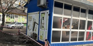 У Бердичеві класичний прорив на водопроводі перетворився на складну техногенну аварію Зупинка "Дитячий світ" у Бердичеві