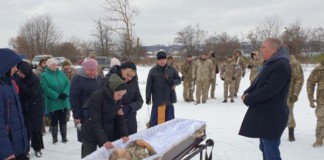 У Бердичеві відбувся похорон стрільця роти охорони Олександра Кваса Похорон героя у Бердичеві