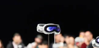 Прошивку Apple Vision Pro можна відновити за допомогою iPhone apple vision pro
