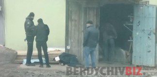 В центрі Бердичева знайшли мертвого чоловіка. Подробиці Тіло чоловіка знайшли у Бердичеві