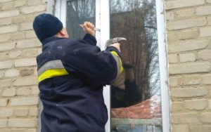Рятівник допоміг бабусі