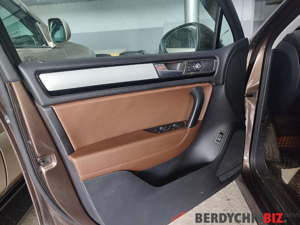 Обшивка салону автомобіля у Бердичеві