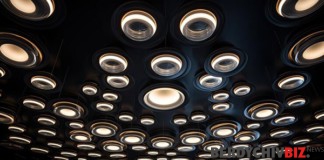Точечные лампы на потолке в современных интерьерных решениях Значение точечных ламп на потолке