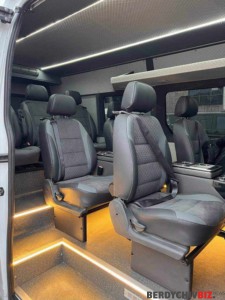 Переобладнані компанією Mega Bus мікроавтобуси