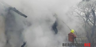 Рятувальники врятували родину від пожежі у селі Красівка Пожежа у селі Красівка